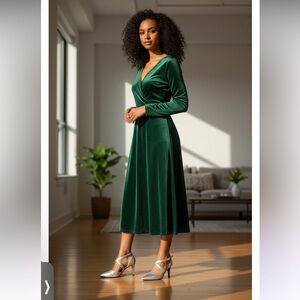 Chic Women's Silver Heels SIZE 10